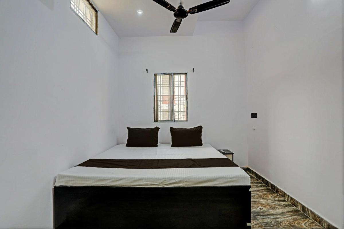 OYO Hotel Adhiraj - Housity