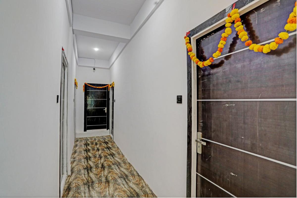 OYO Hotel Adhiraj - Housity