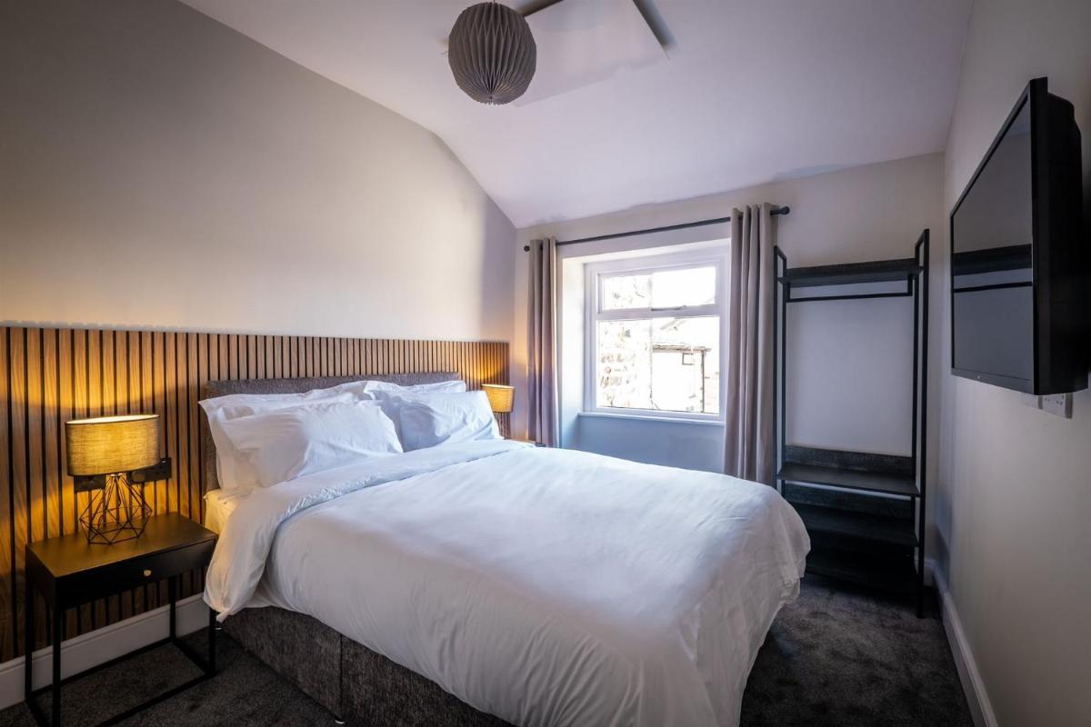 Dalton Sq Apartment 1 - Housity