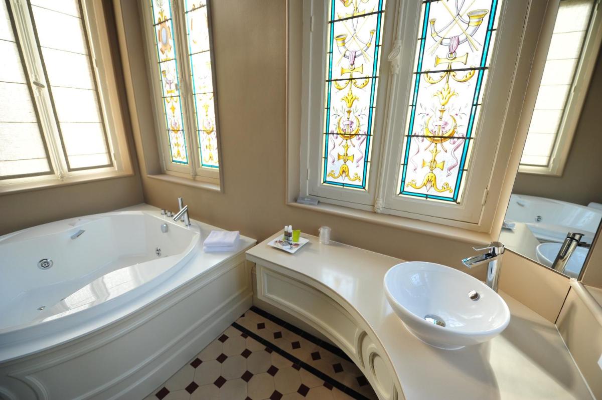Salle de bains dans l'établissement Chateau du Clos de la Ribaudiere - Teritoria