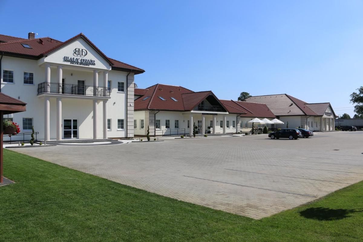 Biały Dwór - Housity