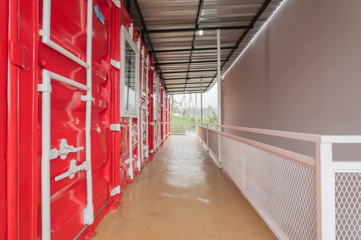 RedDoorz Plus near Lembang Park & Zoo - Housity