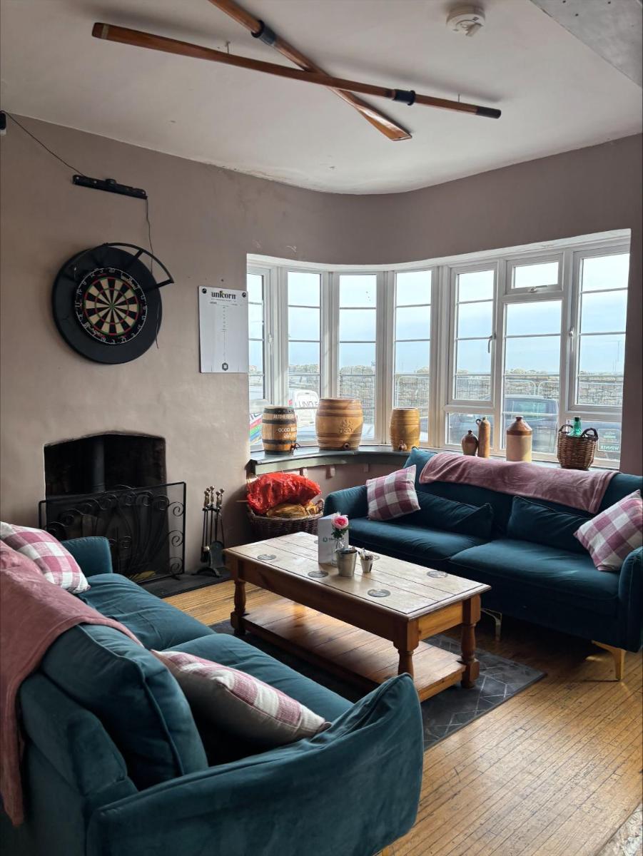 The Yacht Inn - Housity