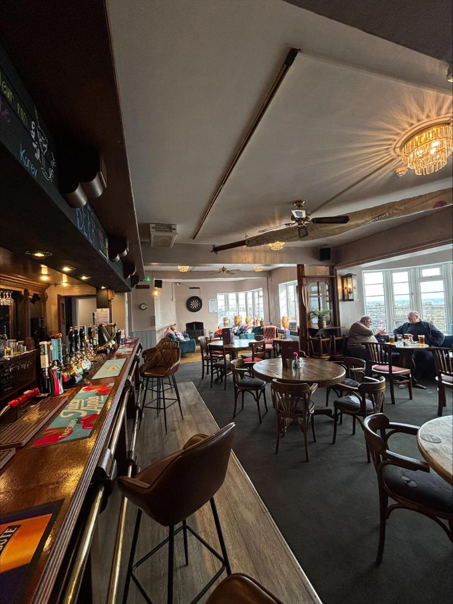 The Yacht Inn - Housity