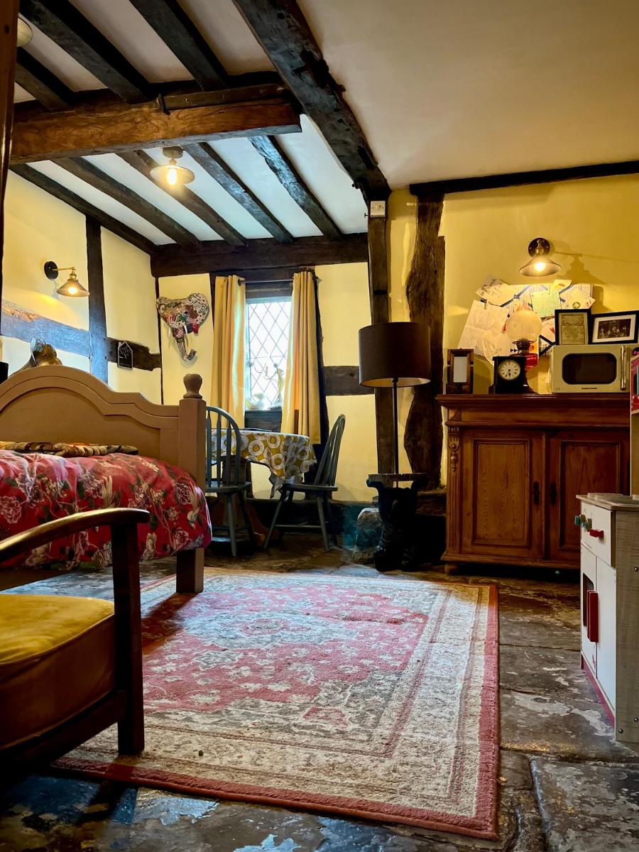 The Vauld, 2 bedroom suite with Bed and Breakfast - Housity