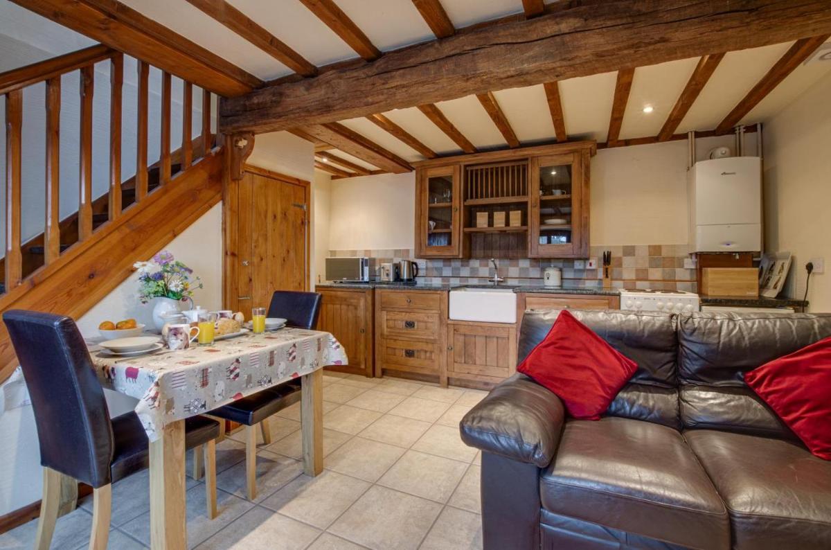 2 Dolwen Farm Shop - Housity