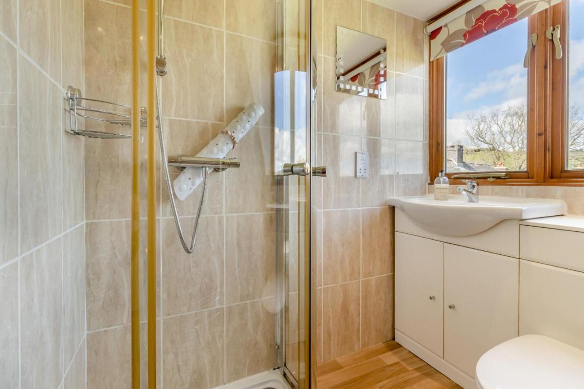 1 Derw Cottages - Housity