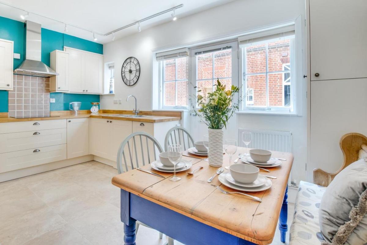 Flat 1 Eversley Cottage - Housity