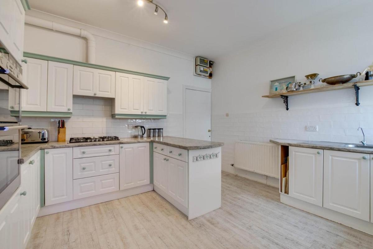 Saxon House - Housity