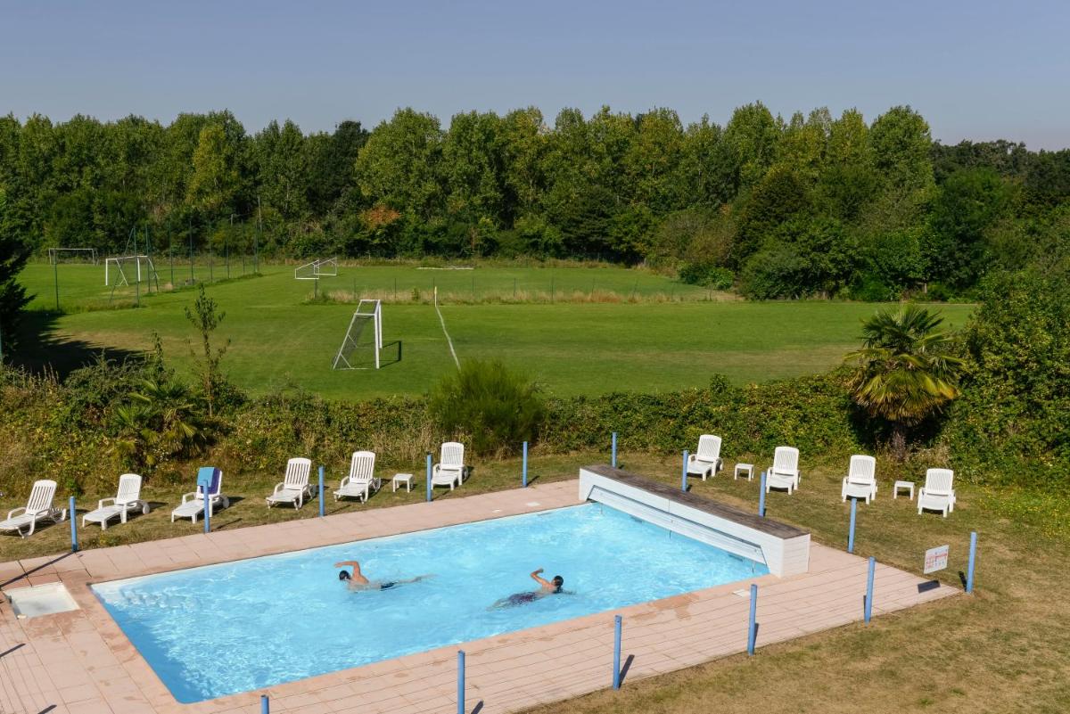 Piscine de l'établissement Espace Leonard De Vinci ou située à proximité