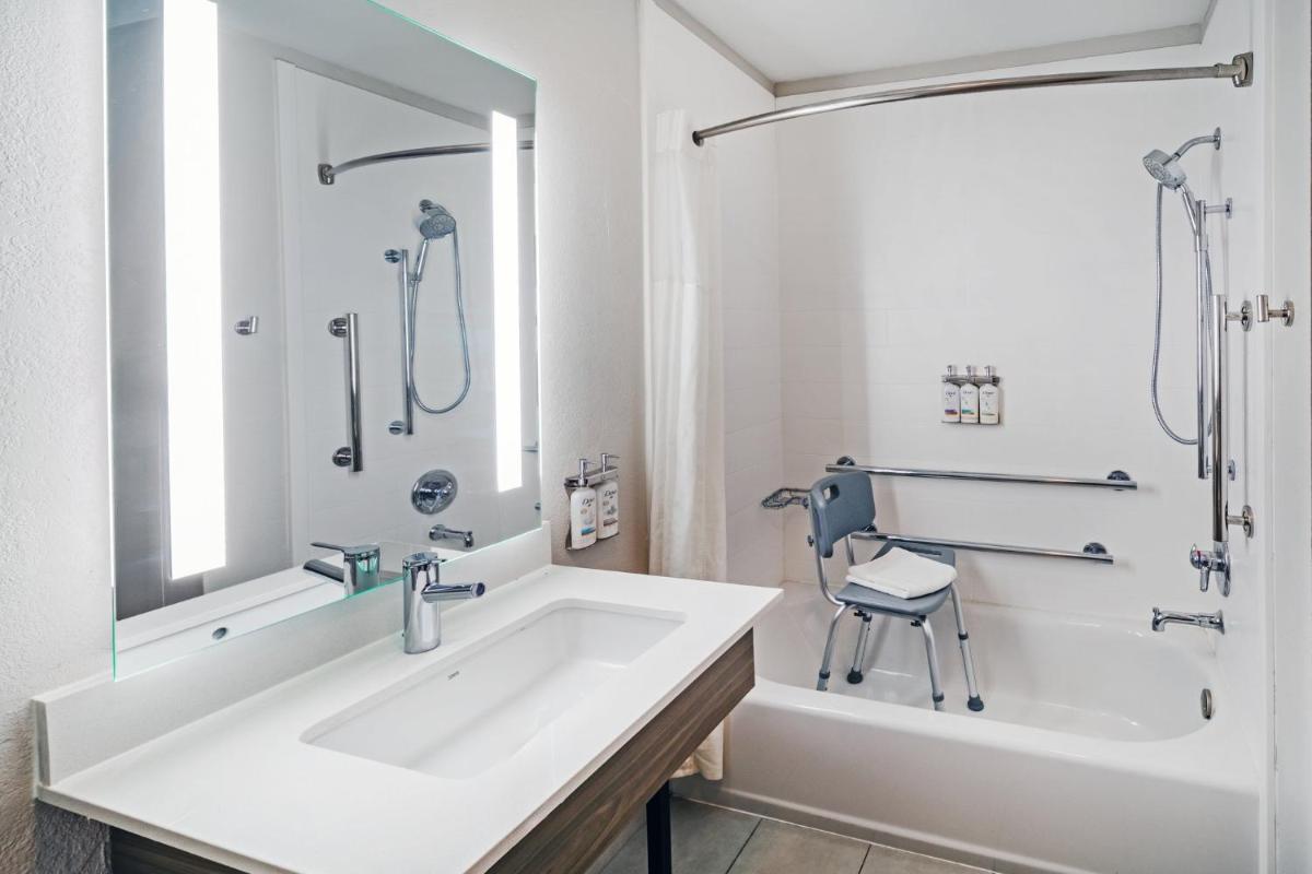Holiday Inn Express Breaux Bridge by IHG - Housity