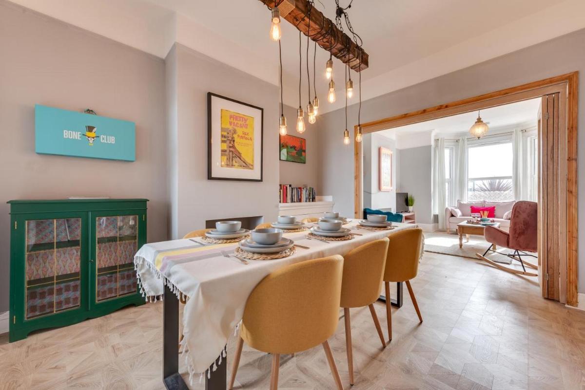 Felixstowe Beach House - Housity