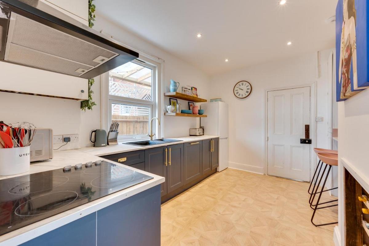 Felixstowe Beach House - Housity