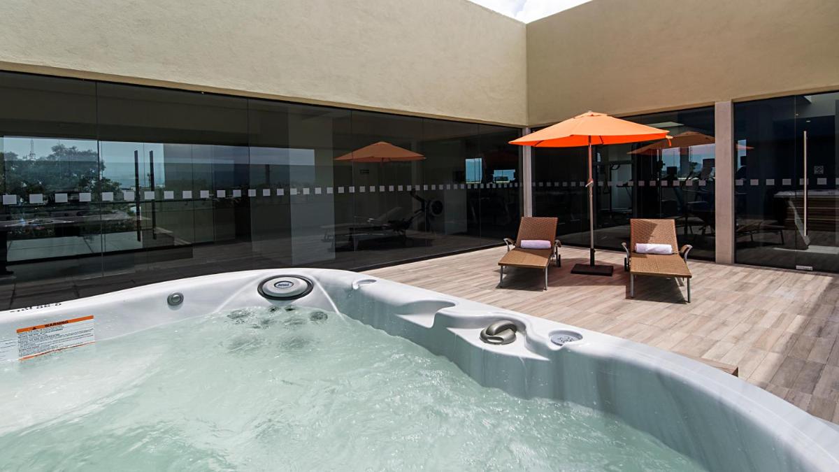 Holiday Inn Express Mexico Aeropuerto by IHG - Housity
