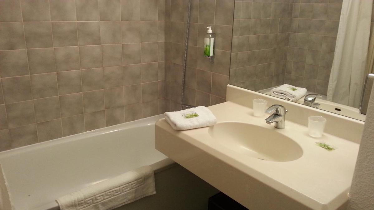 Salle de bains dans l'établissement Espace Leonard De Vinci