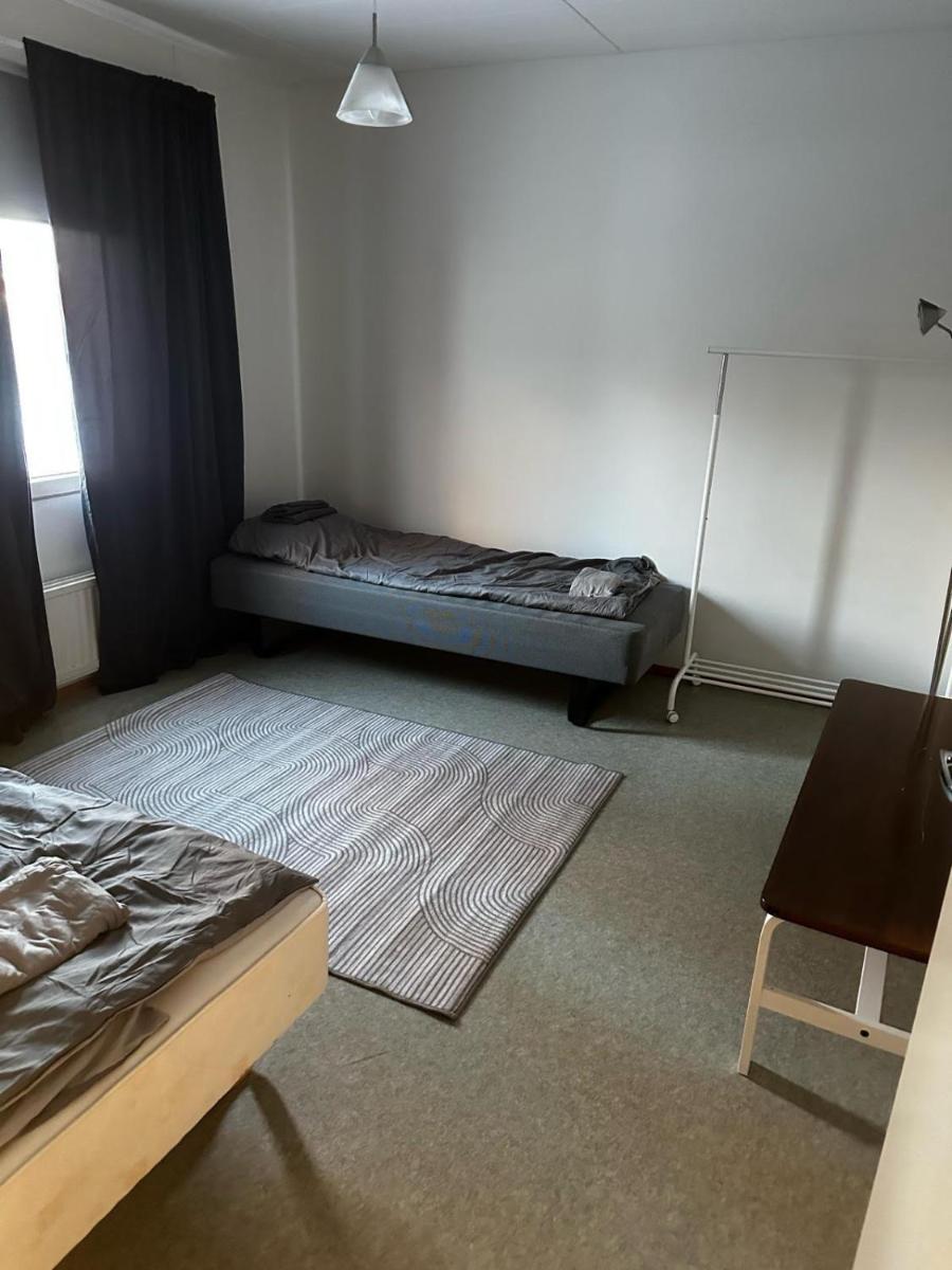 Accommodation for up to four, with free parking - Housity