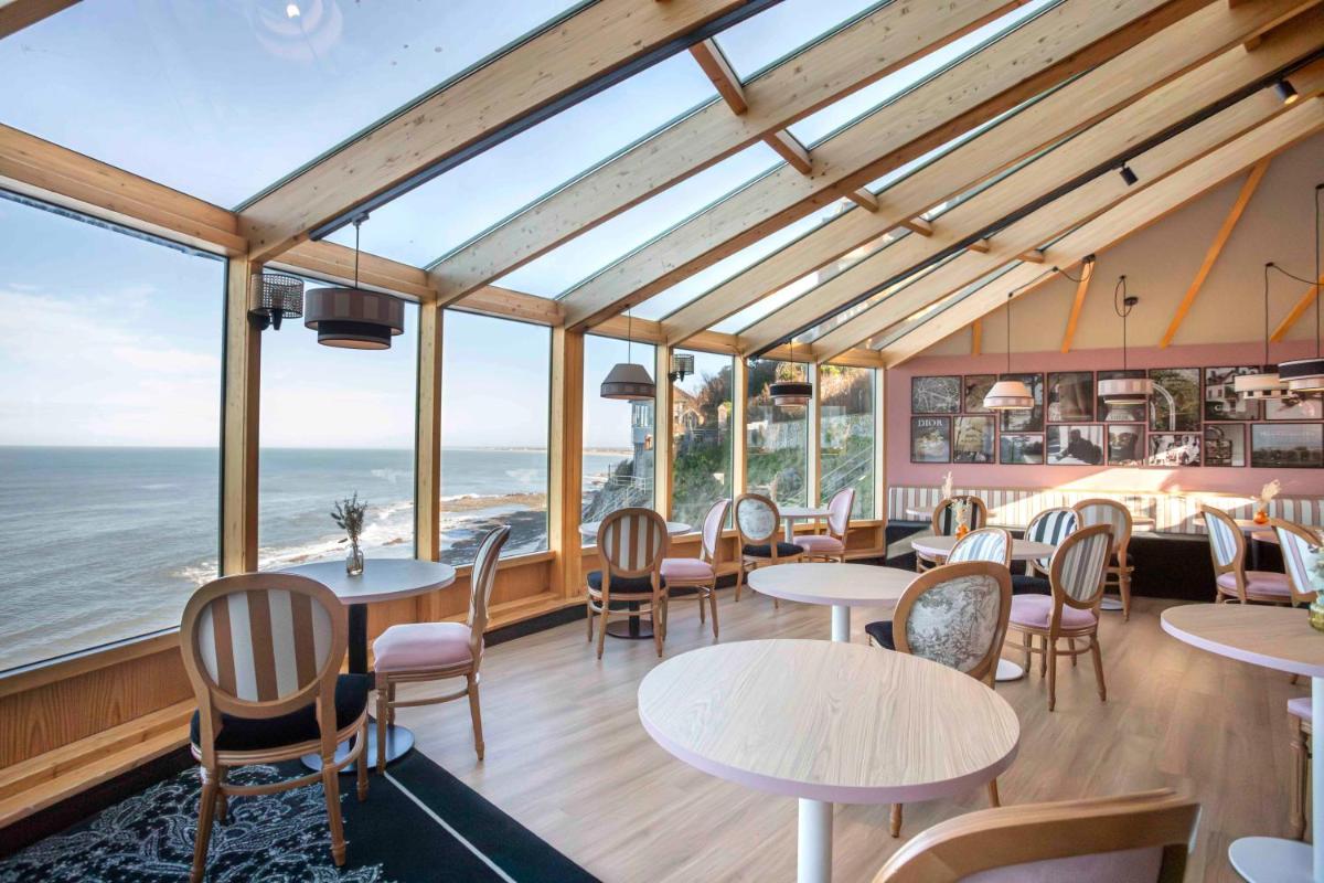 Vue générale sur la mer ou vue sur la mer prise depuis l'hôtel