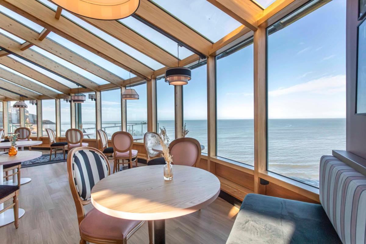 Vue générale sur la mer ou vue sur la mer prise depuis l'hôtel