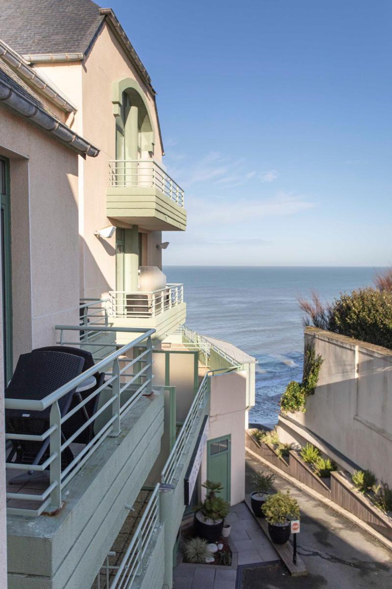 Vue générale sur la mer ou vue sur la mer prise depuis l'hôtel