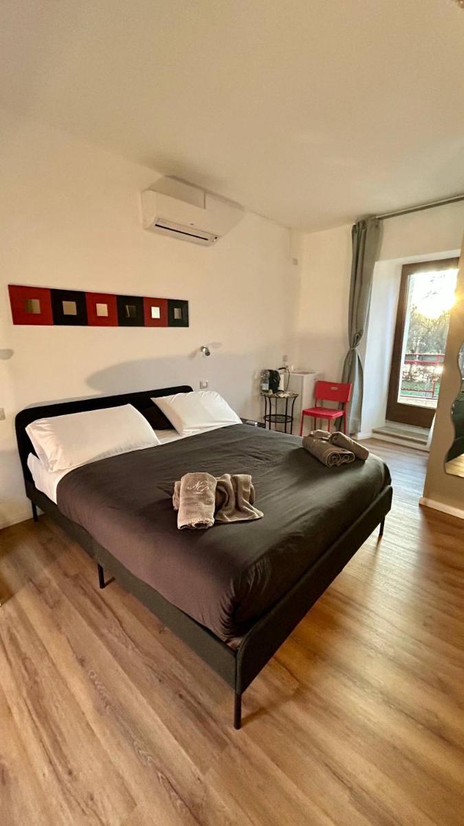 NINFA DEL LAGO BEDROOMS IL TUO ALLOGGIO SUL LAGO by Dinamica Real Estate - Housity