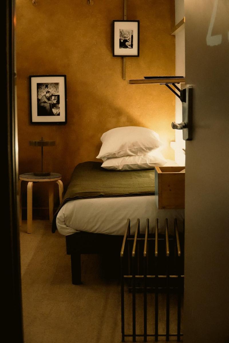 Un ou plusieurs lits dans un hébergement de l'établissement Hôtel La Nouvelle République & Hammam