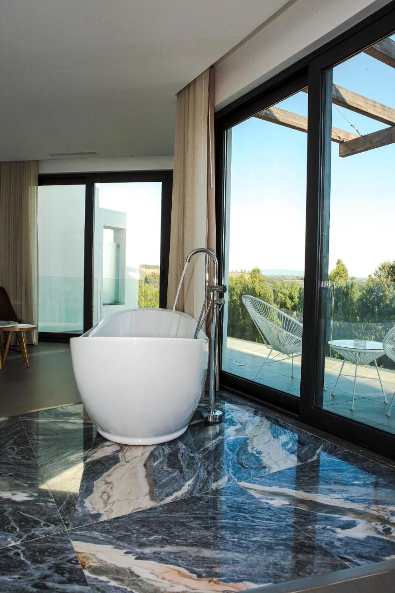 A piscina em ou perto de Enigma - Nature & Water Hotel