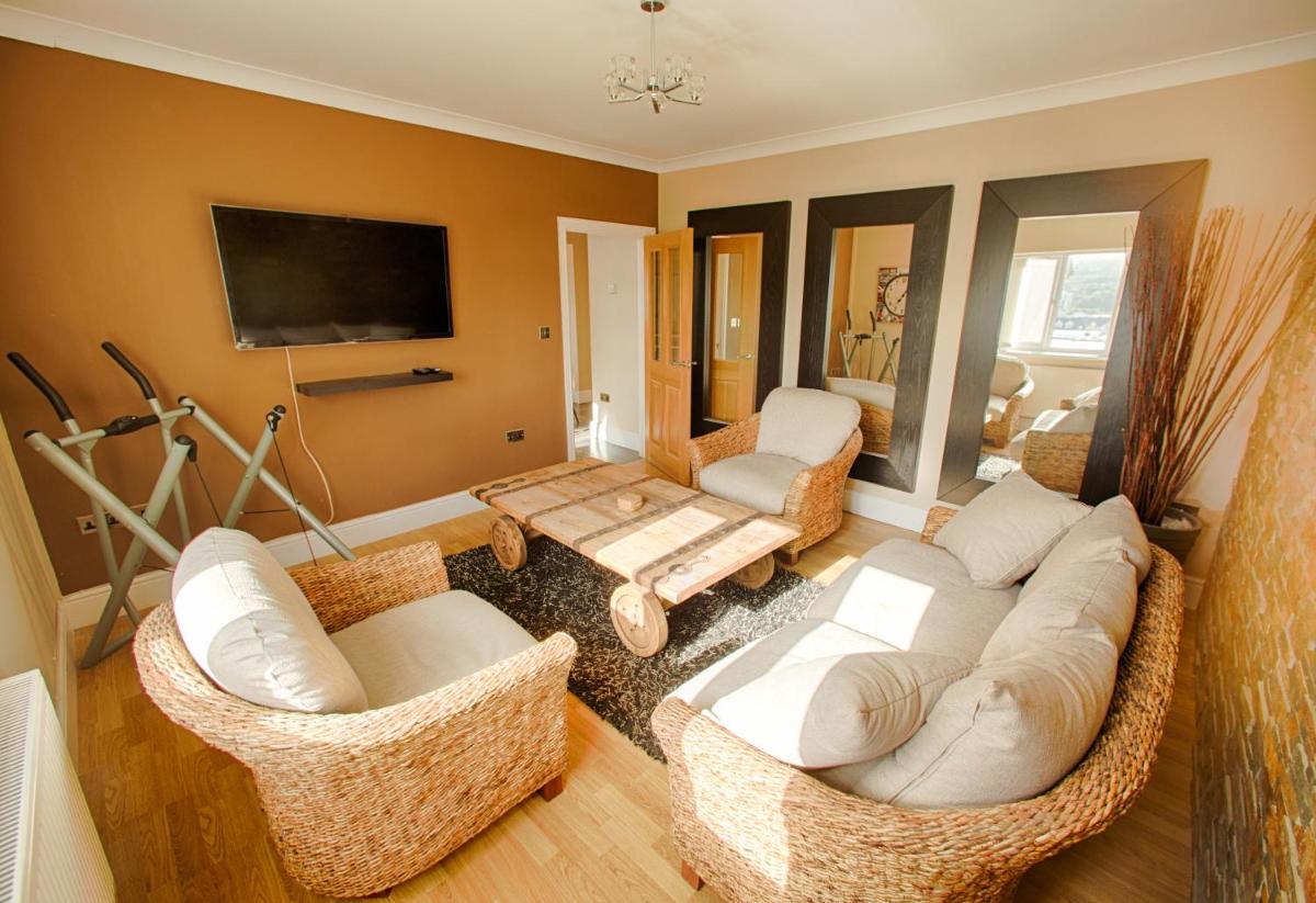 Brecon Beacons Welsh Countryside Retreat - Housity