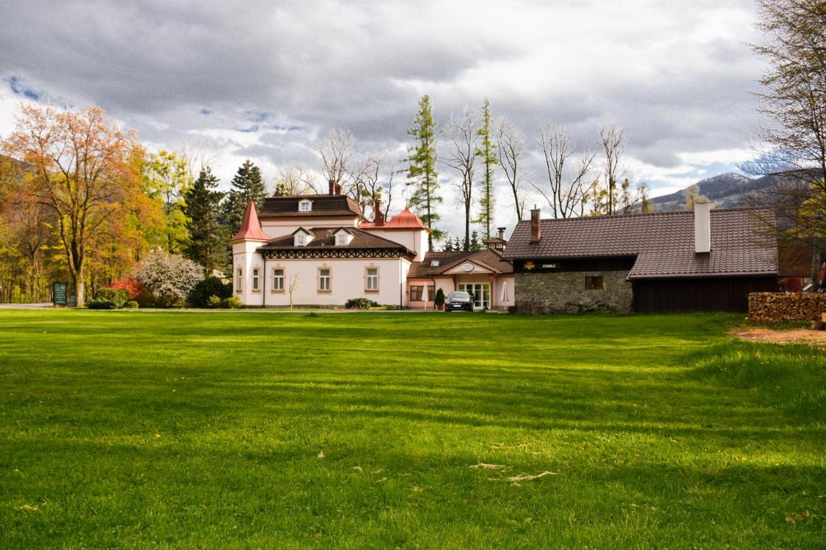 Hotel Zámeček na Čeladné - Housity