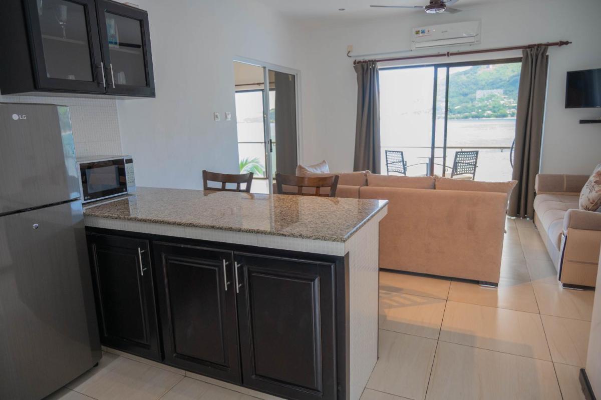 Surfers Cove Apartments - Hizvo