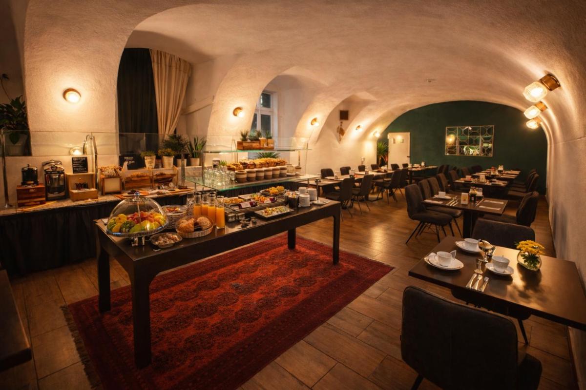 Hotel Bayrischer Hof - Housity