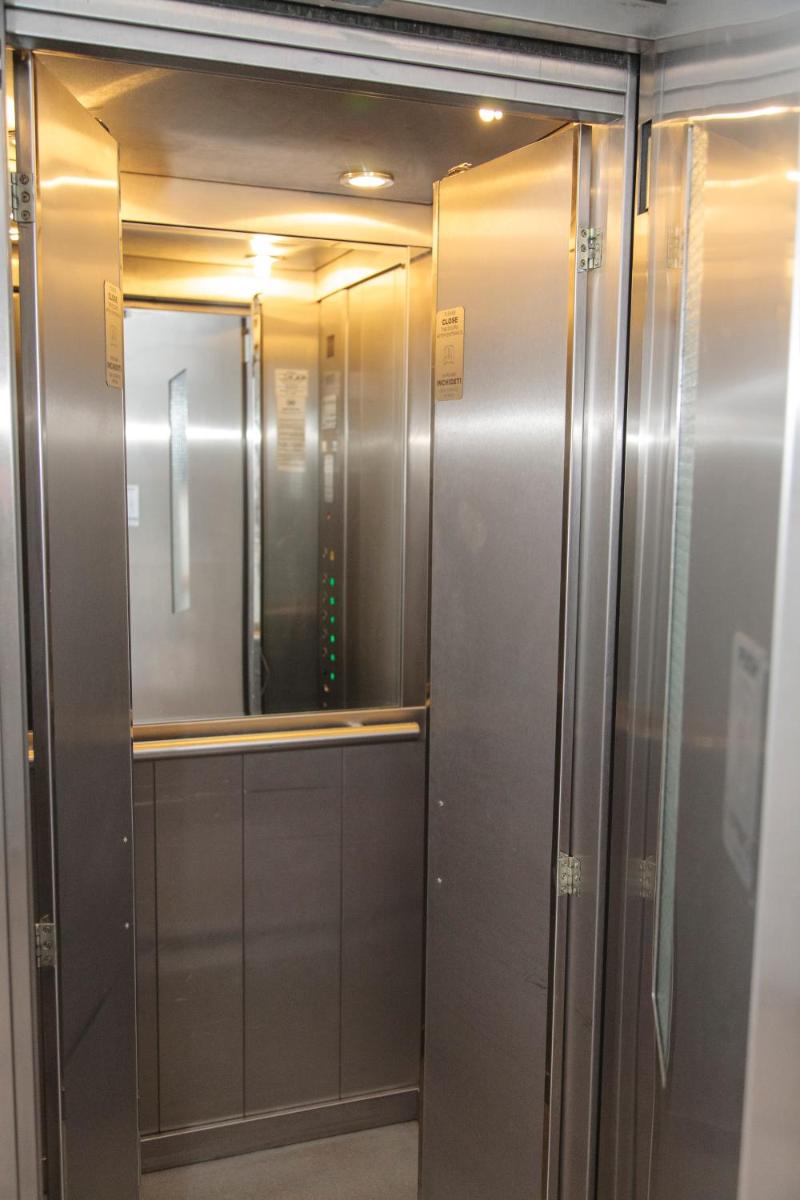 Plus Hotel - Housity