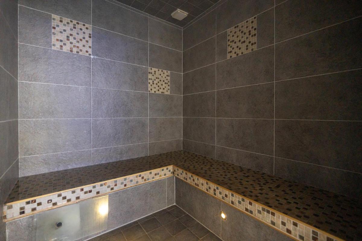 Salle de bains dans l'établissement Grand Hôtel des Bains SPA