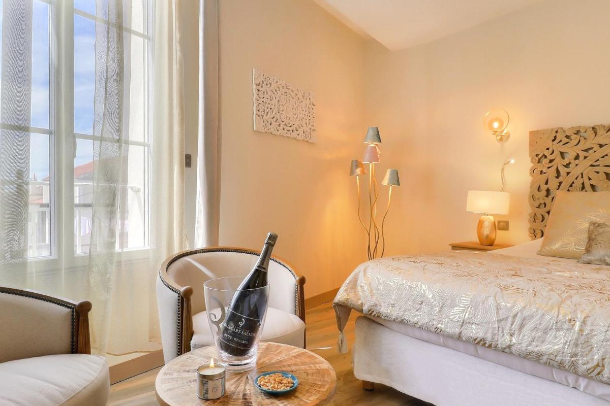 Un ou plusieurs lits dans un hébergement de l'établissement Grand Hôtel des Bains SPA