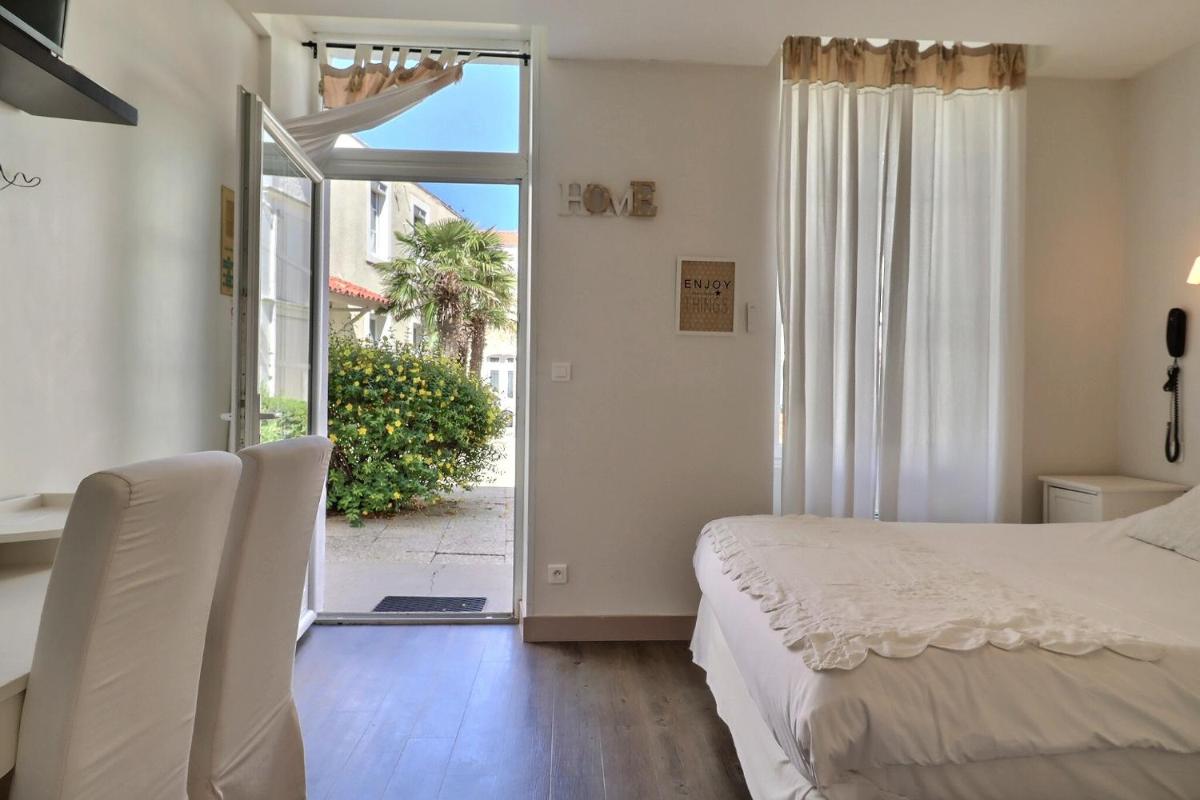 Un ou plusieurs lits dans un hébergement de l'établissement Grand Hôtel des Bains SPA