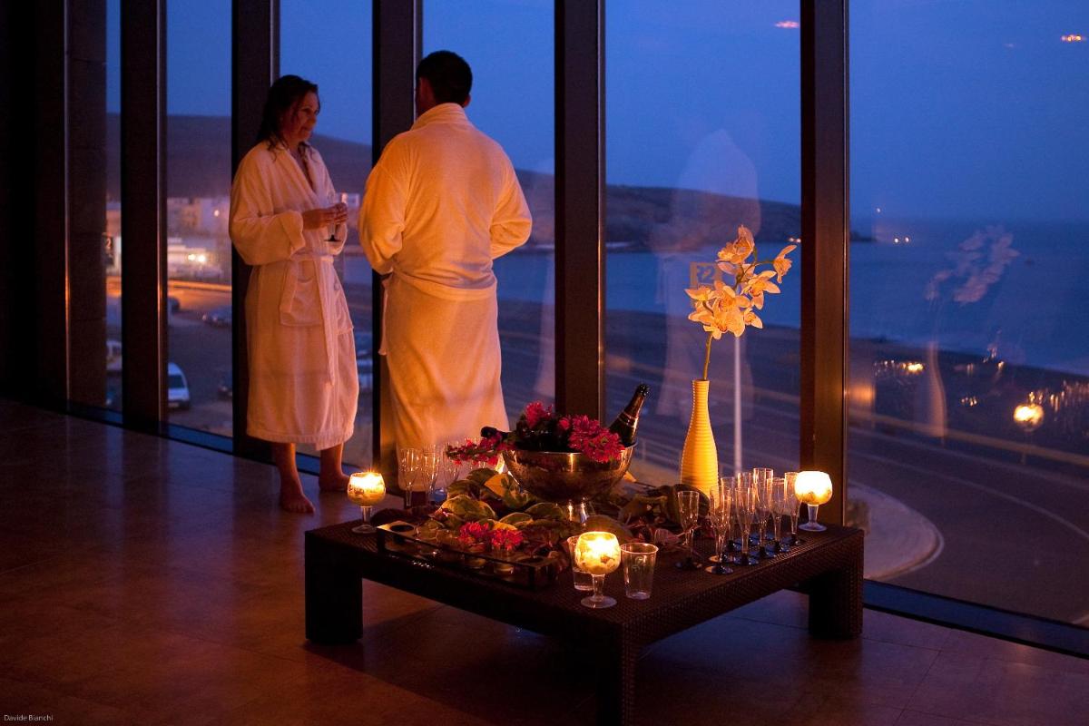Clientes alojados en R2 Romantic Fantasia Suites - Adults Only