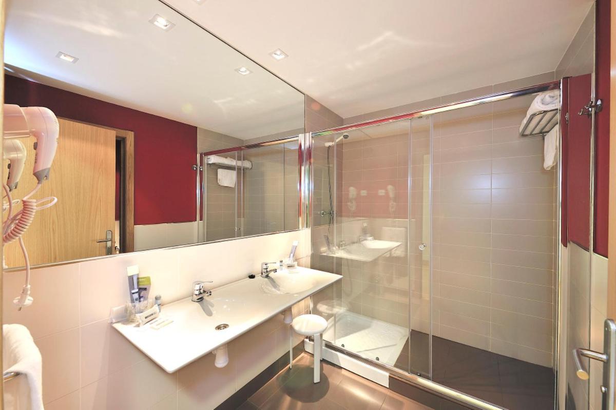 Hotel Naval Sestao - Housity