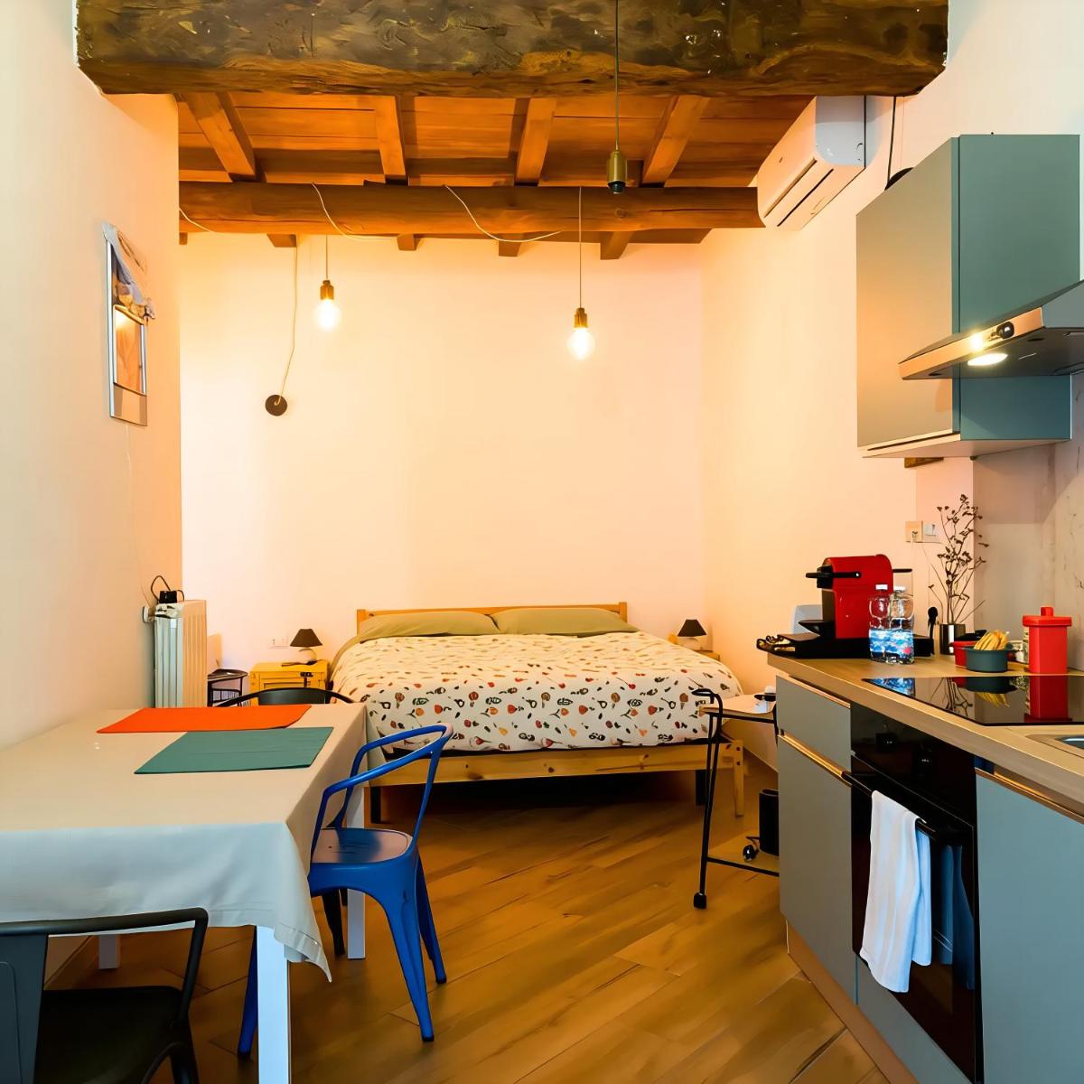 Ruti's House - Monolocale con travi a vista vicino Malpensa e Milano Rho Fiera - Housity