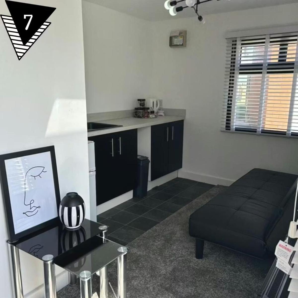 The Mayfair Lodge & Family Suite - Housity