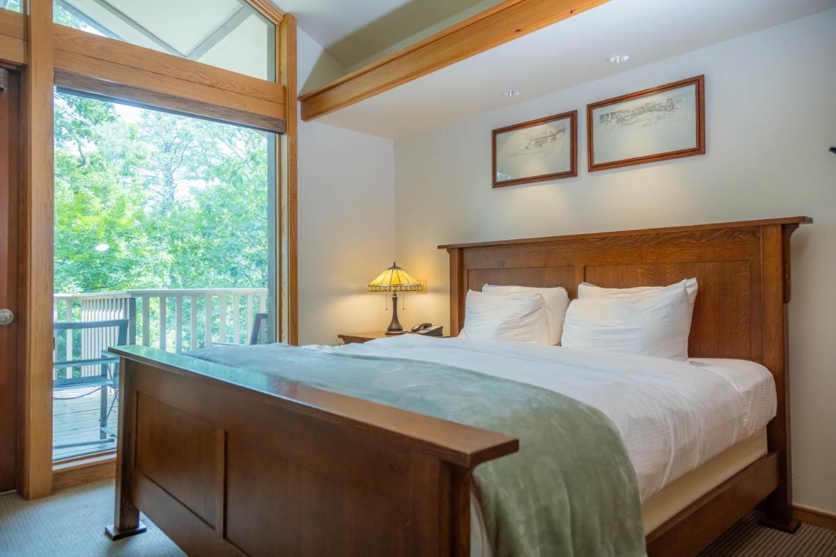 1886 Crescent Hotel and Spa - Housity