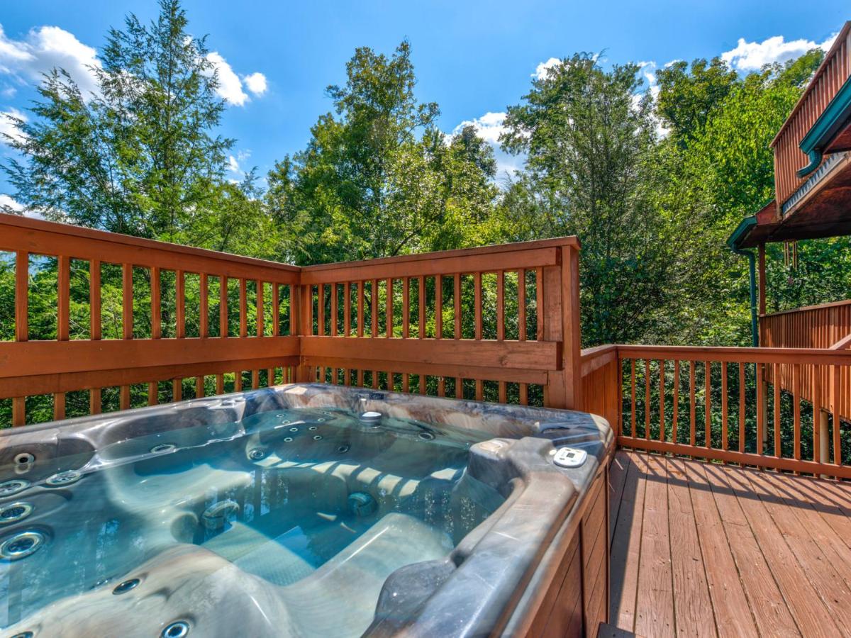 The Moose is Loose, 4 Bedrooms, Mountain View, Hot Tub, Sleeps 10 - Housity
