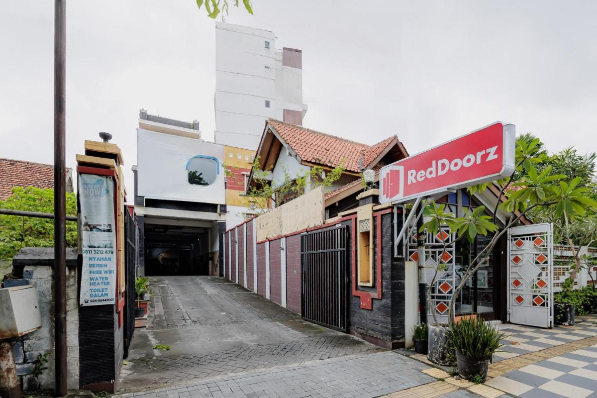 Urbanview Hotel Artama Simpang Lima by RedDoorz - Hizvo