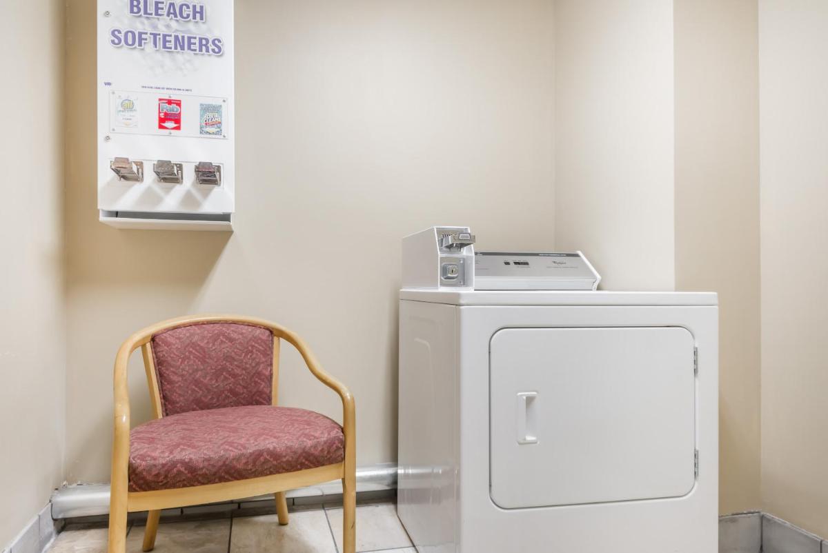 Super 8 by Wyndham Jasper - Housity