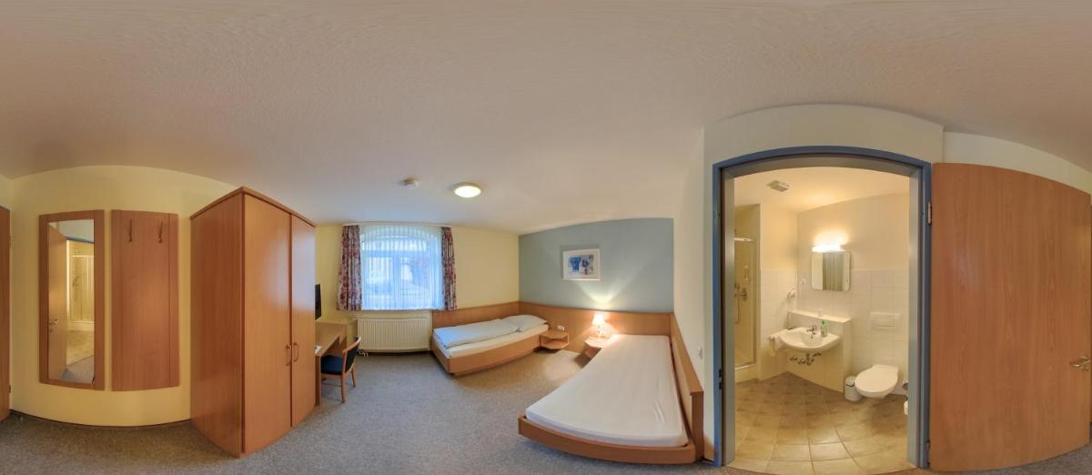 Hotel Restaurant Zum Jägerheim mit Innenpool - Housity