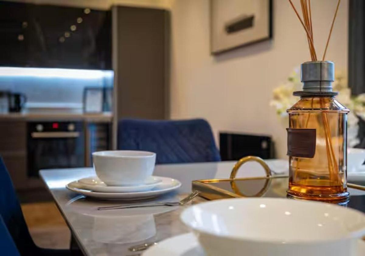 Pass the Keys Luxury New Build Apartment 5 Mins From City Centre - Housity