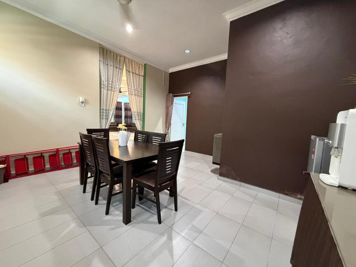 Villa Tamu Dr Din - Portable Pool - Housity