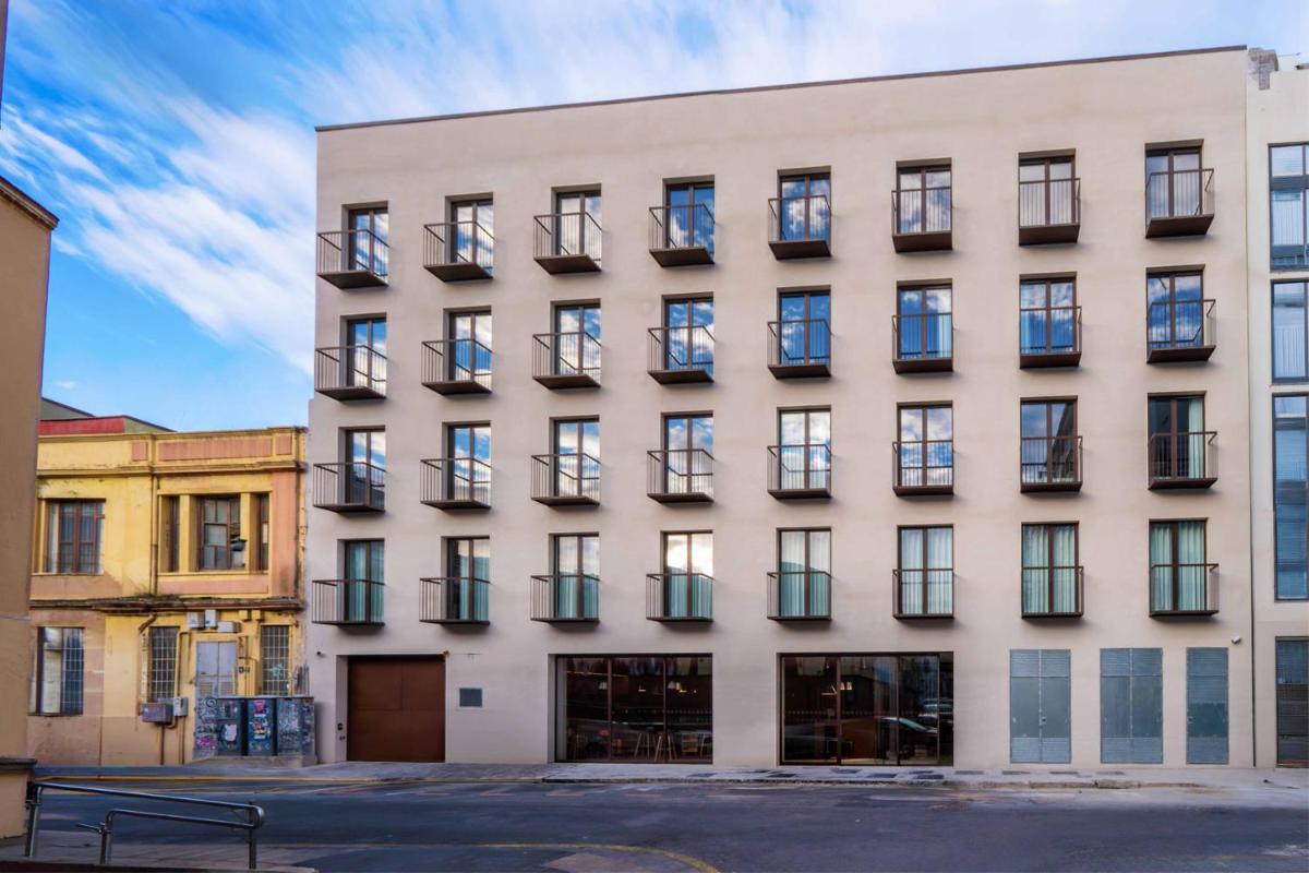 easyHotel Valencia Ciutat Vella - Housity