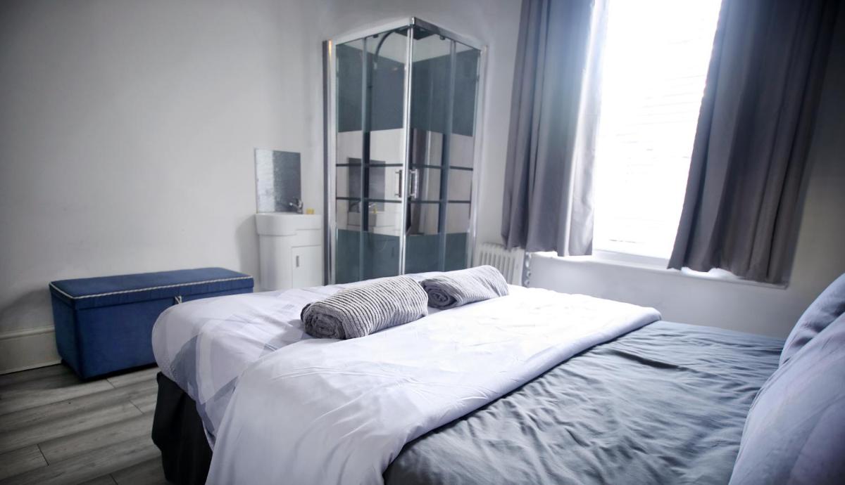 The Wellington Restaurant and Bar - Housity