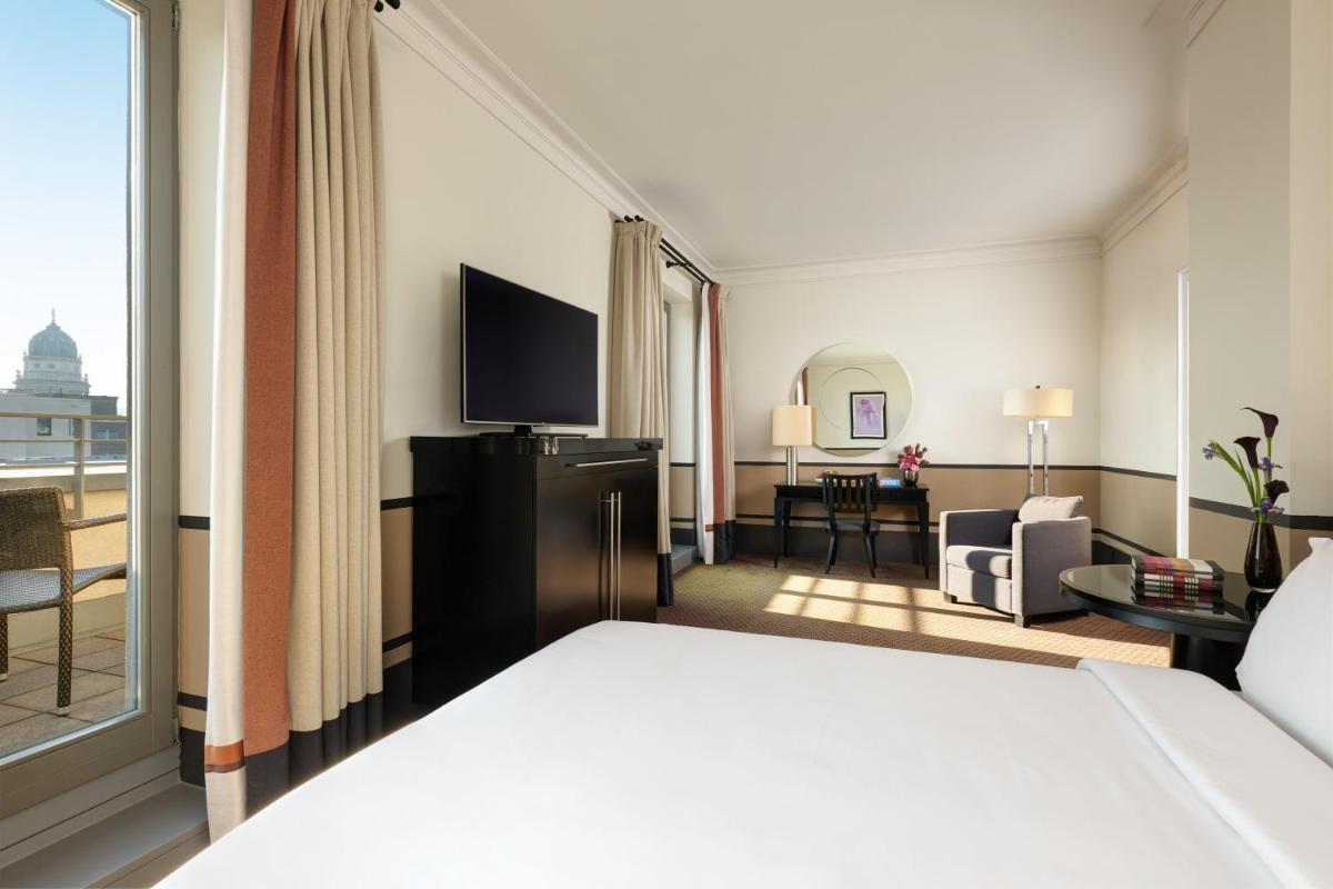 TV/Unterhaltungsangebot in der Unterkunft Hotel De Rome Berlin