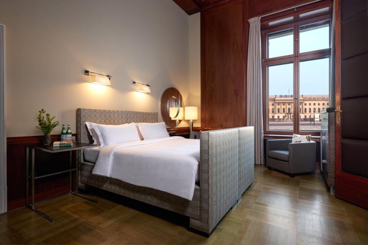 Ein Bett oder Betten in einem Zimmer der Unterkunft Hotel De Rome Berlin