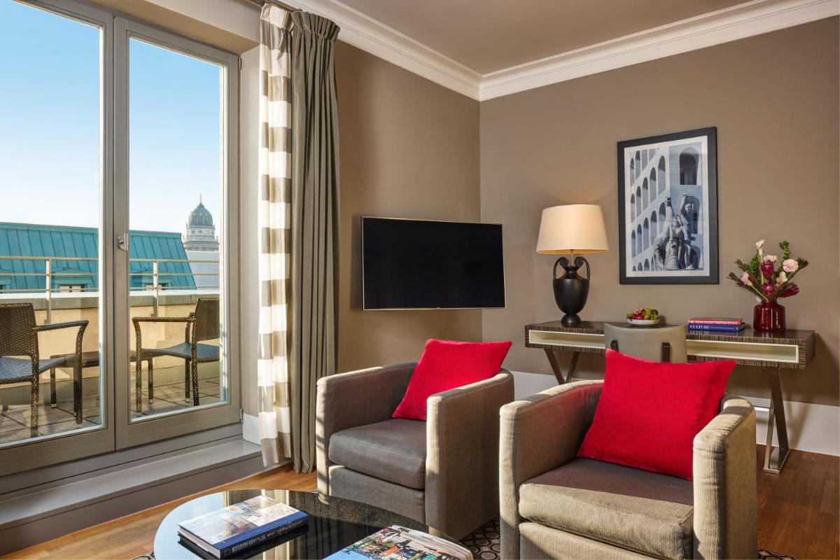TV/Unterhaltungsangebot in der Unterkunft Hotel De Rome Berlin